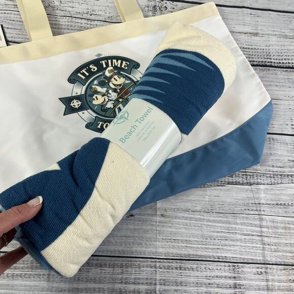 Disney Cruise Line DCL Castaway Club Tote Bag & Towel Platinum Captain Mickey - Picture 4 of 9